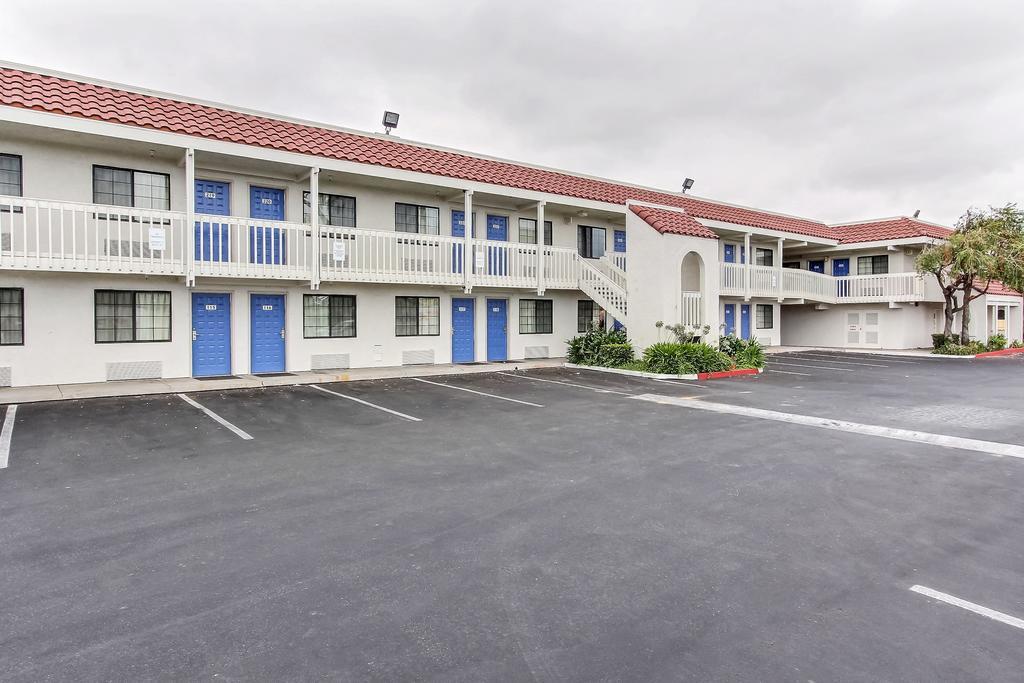 Motel 6-Salinas, Ca - North Monterey Area Eksteriør billede