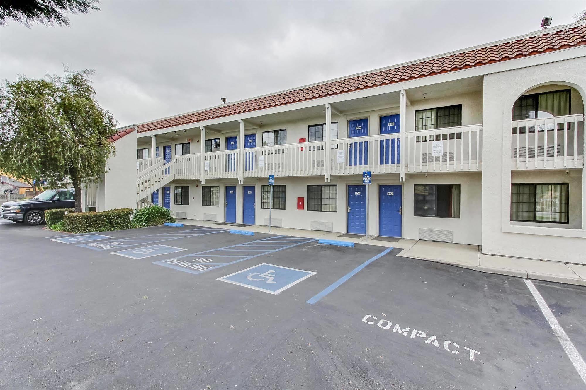 Motel 6-Salinas, Ca - North Monterey Area Eksteriør billede