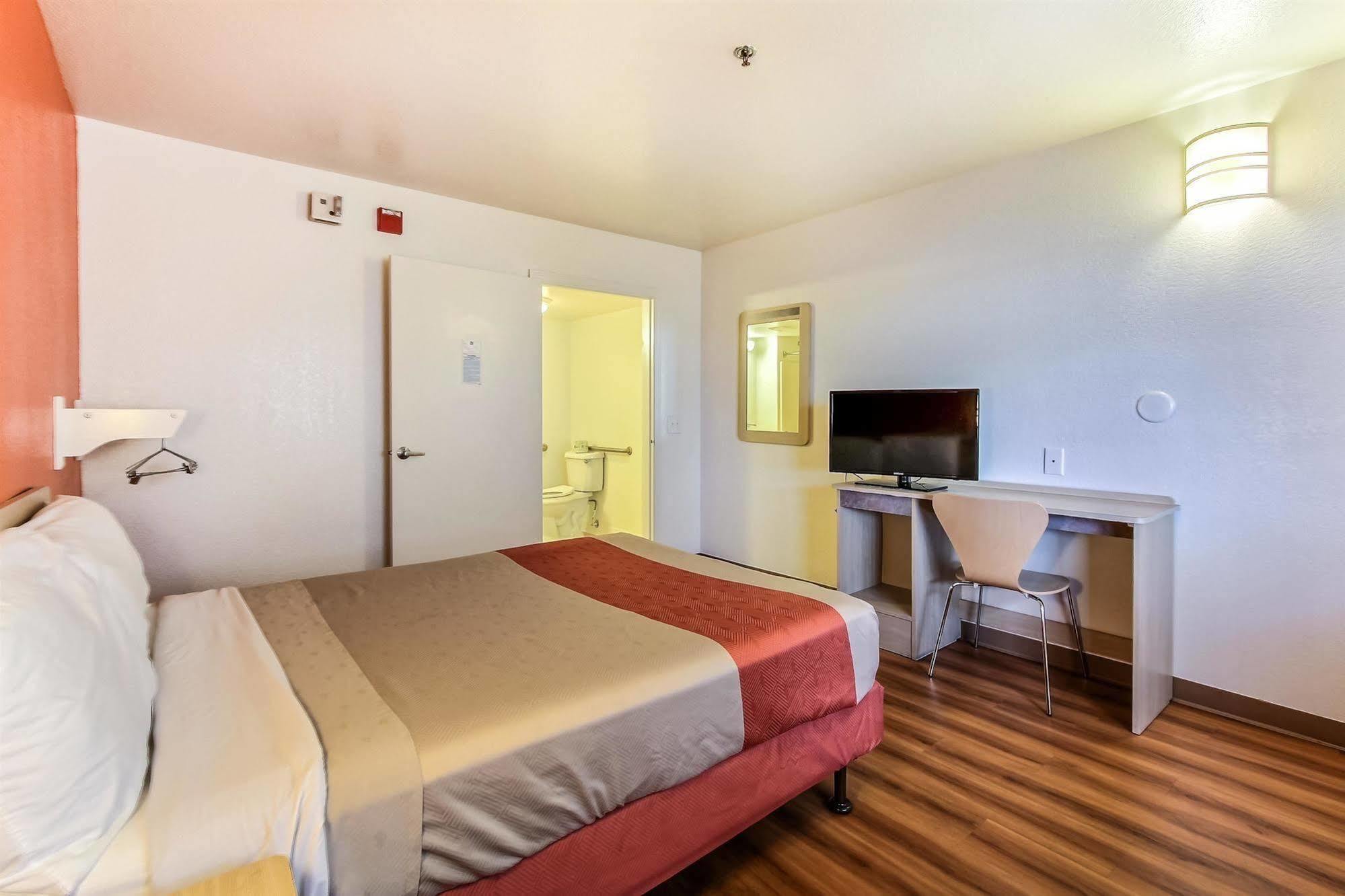 Motel 6-Salinas, Ca - North Monterey Area Eksteriør billede